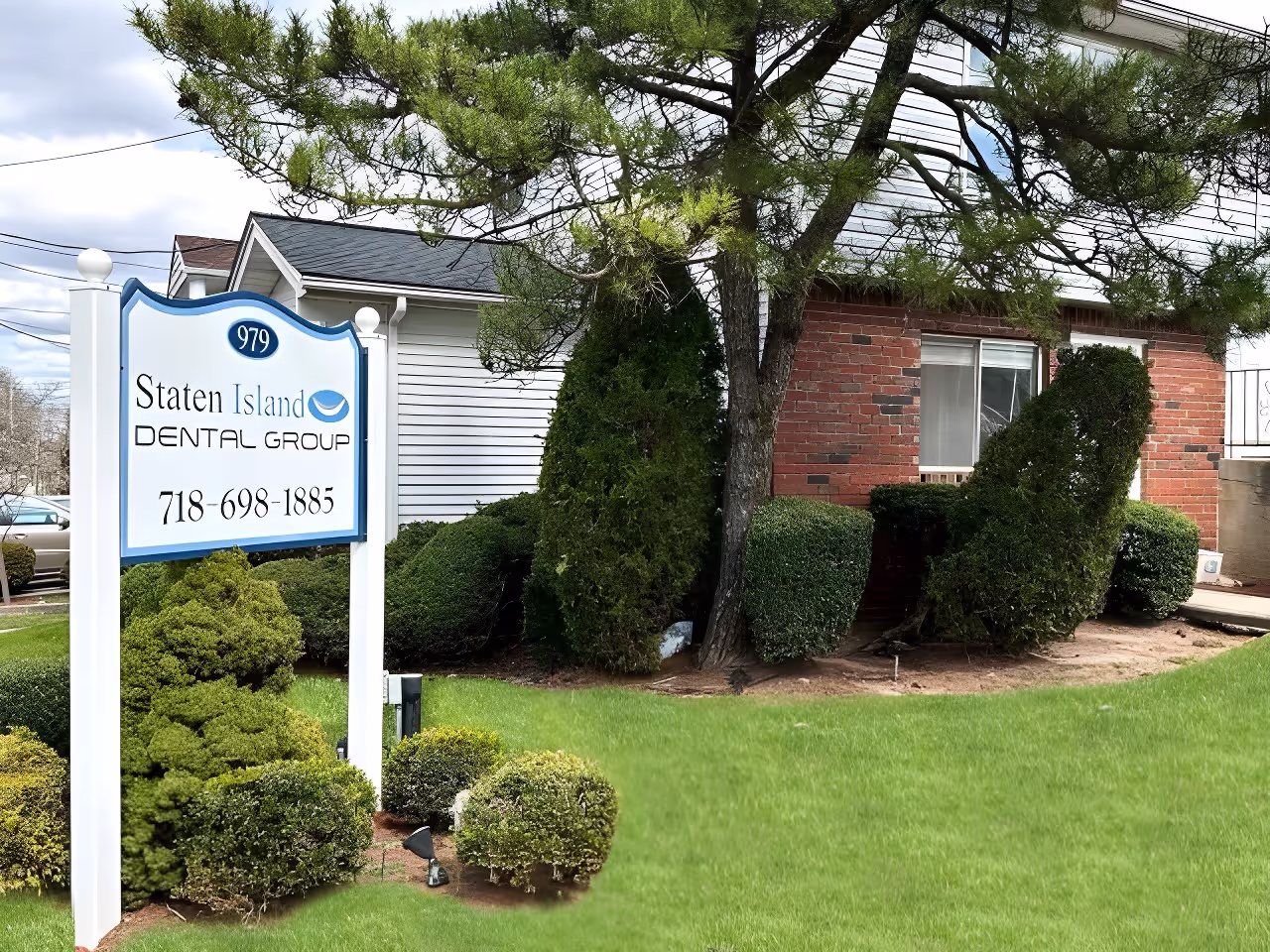 Staten Island Dental Group sign outside the office